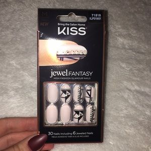 Kiss artificial nails